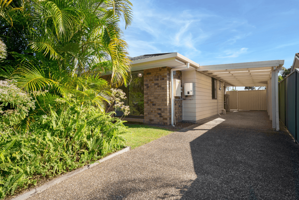 Saffron Court, Elanora